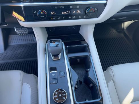 New 2025 Nissan Pathfinder SL w/ Cargo Package image 17