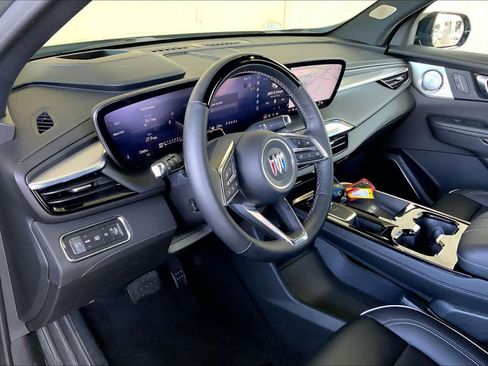 Used 2025 Buick Enclave Avenir w/ Super Cruise Package image 18