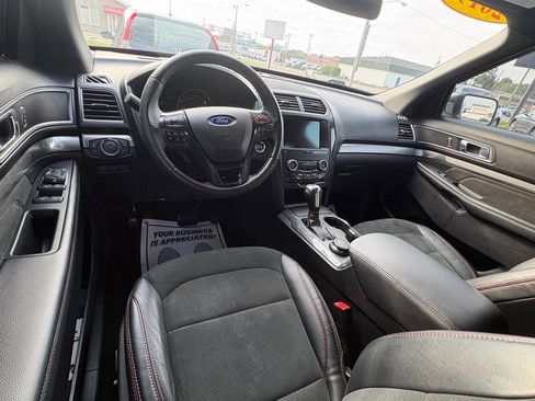 Used 2019 Ford Explorer XLT w/ Equipment Group 202A AWD/4WD image 12