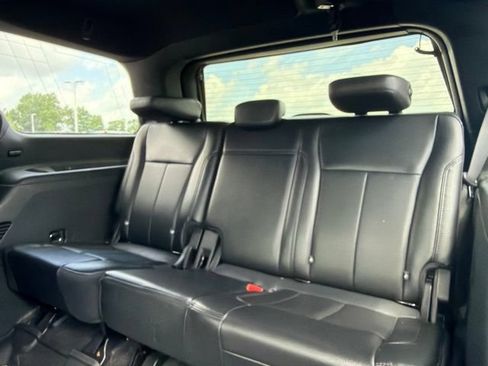 Used 2020 Ford Expedition XLT w/ Equipment Group 202A AWD/4WD image 16