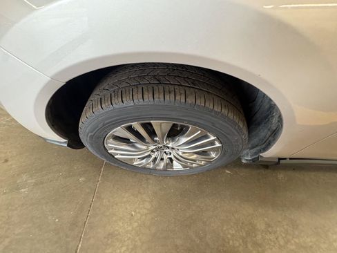 Used 2021 Toyota Venza Limited w/ Advanced Technology Package AWD/4WD image 12
