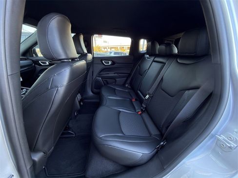 New 2026 Jeep Compass Latitude image 20