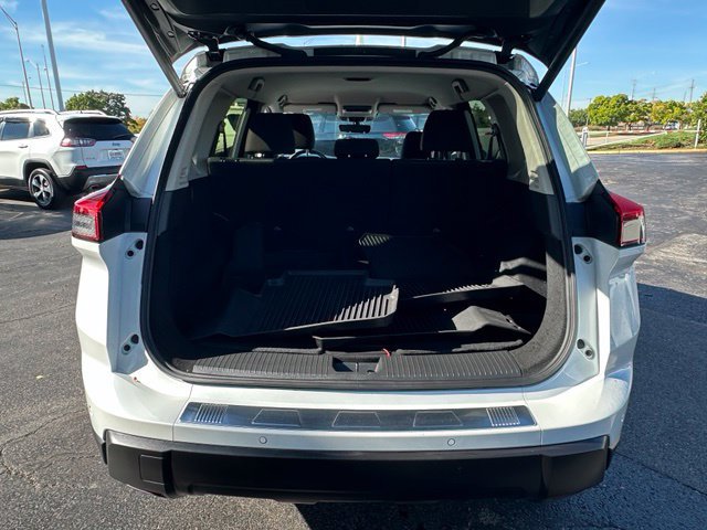 Certified 2025 Nissan Rogue SV AWD/4WD image 13