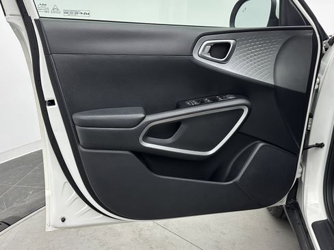 Used 2023 Kia Soul LX w/ LX Technology Package image 10