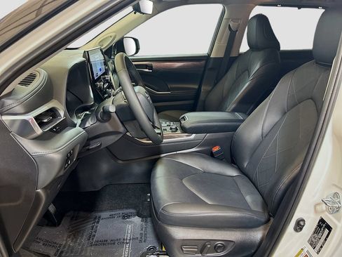 Used 2025 Toyota Highlander Platinum AWD/4WD image 20