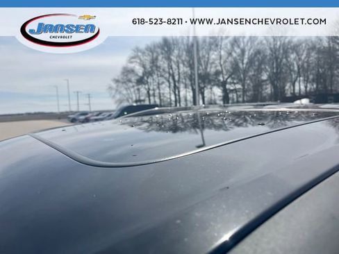 Used 2021 Chevrolet Traverse Premier image 18