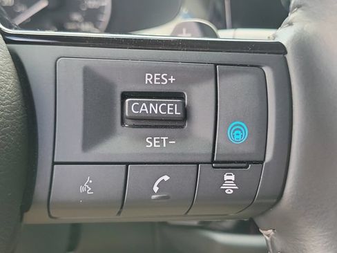 Used 2025 Nissan Pathfinder SL AWD/4WD image 13