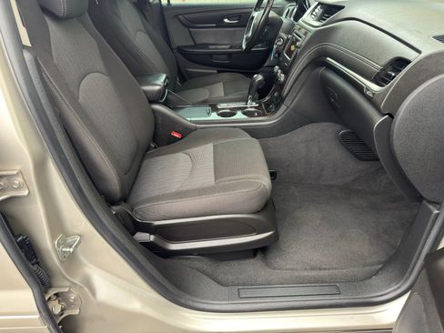 Used 2017 Chevrolet Traverse LT FWD image 18