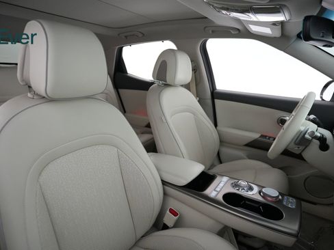 Used 2023 Genesis GV60 Advanced image 22