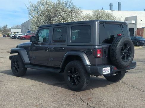 Used 2021 Jeep Wrangler Unlimited Sahara AWD/4WD image 5