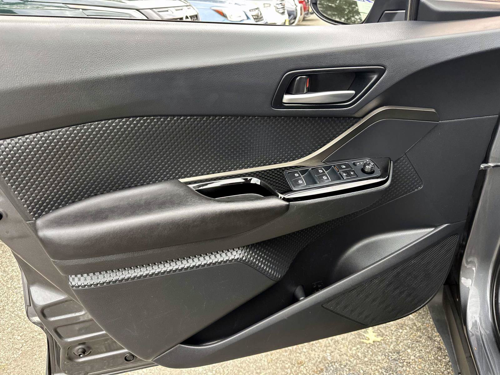 Used 2019 Toyota C-HR XLE FWD image 15