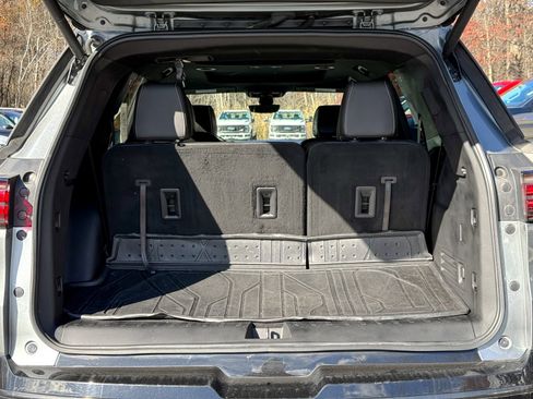 Used 2023 Chevrolet Traverse Premier w/ Redline Edition image 13