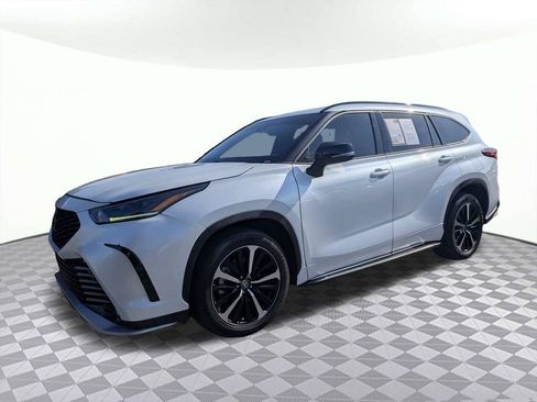 Used 2022 Toyota Highlander XSE FWD image 7