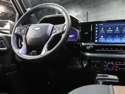 Used 2025 Chevrolet Silverado 1500 High Country w/ High Country Premium Package AWD/4WD image 61