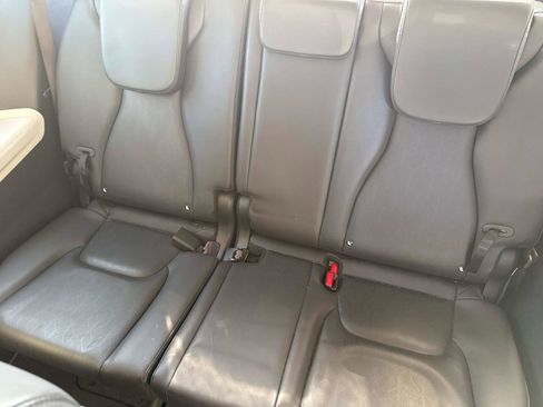 Used 2024 Kia Carnival LX image 12