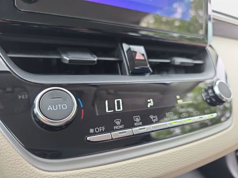 Used 2025 Toyota Corolla LE FWD image 23