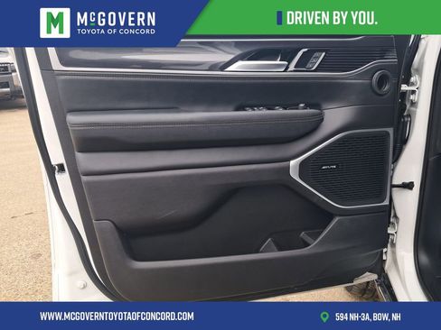 Used 2024 Jeep Wagoneer 4WD w/ HD Trailer Tow Package image 11