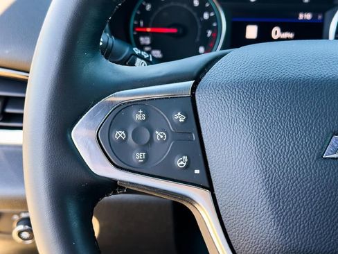 Used 2023 Chevrolet Traverse RS image 18