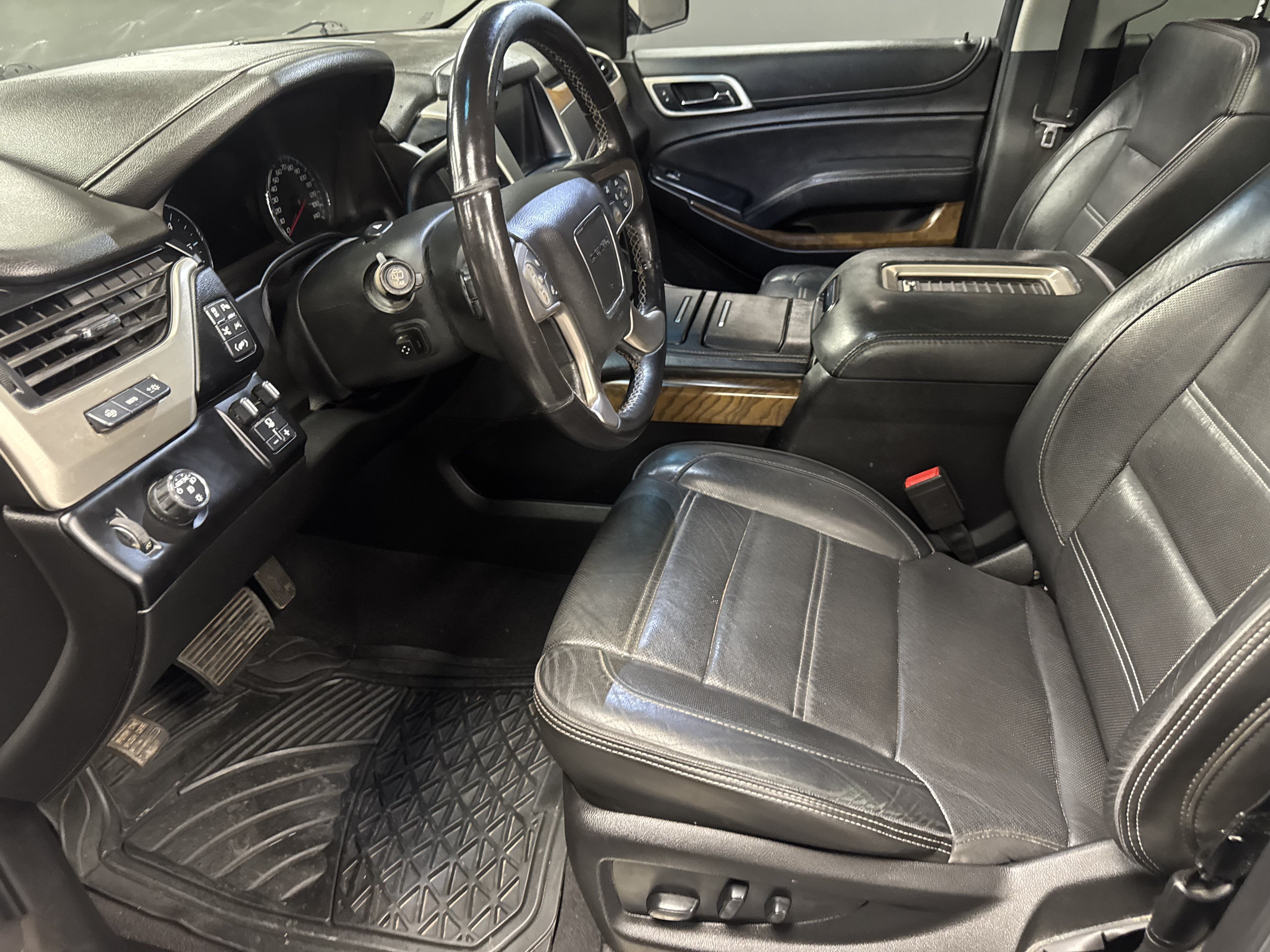 Used 2019 GMC Yukon Denali w/ Denali Ultimate Package RWD image 18