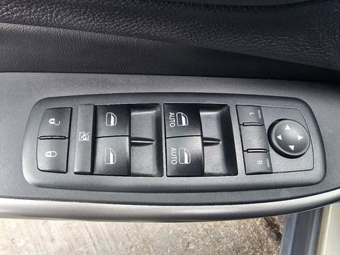 Used 2019 Jeep Cherokee Limited w/ Luxury Group image 20