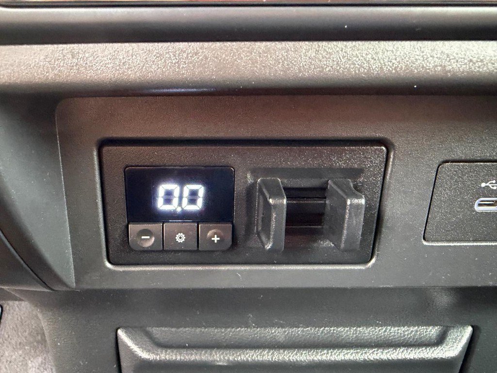 Used 2022 Nissan Titan SV AWD/4WD image 36