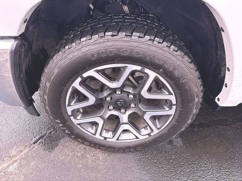 Used 2025 RAM 1500 Laramie image 32