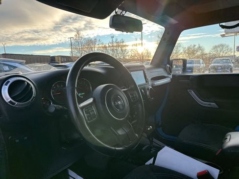 Used 2018 Jeep Wrangler Unlimited Rubicon w/ Cold Weather Group image 26