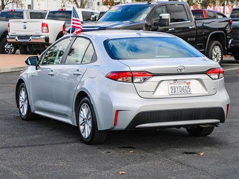 Used 2020 Toyota Corolla LE w/ LE Premium Package image 2