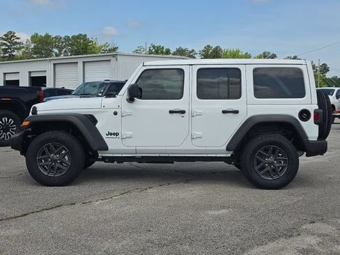 Used 2025 Jeep Wrangler Unlimited Sport AWD/4WD image 2
