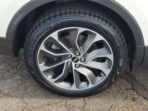 Certified 2022 Lincoln Nautilus Reserve w/ Equipment Group 201A image 7