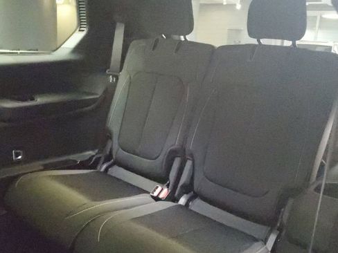 Used 2025 Jeep Grand Cherokee L Laredo RWD image 16