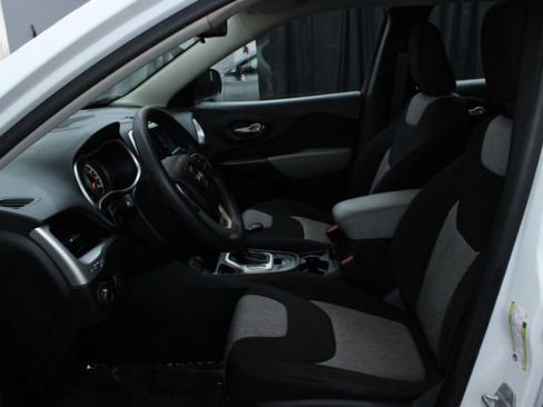 Used 2014 Jeep Cherokee Sport FWD image 10