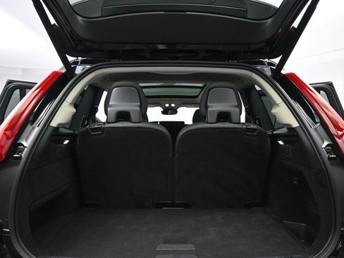 Used 2023 Volvo XC90 B6 Plus AWD/4WD image 17