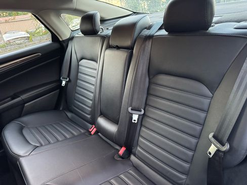 Used 2018 Ford Fusion SE w/ Equipment Group 602A image 16