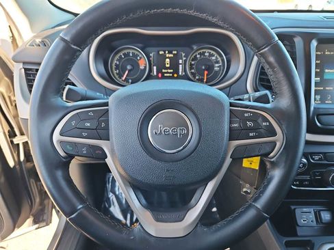 Used 2017 Jeep Cherokee Latitude image 23