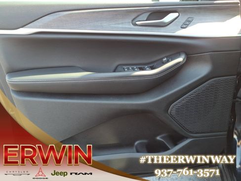 Used 2023 Jeep Grand Cherokee Limited w/ Trailer Tow Package image 10