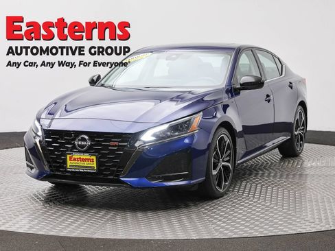Used 2024 Nissan Altima 2.5 SR w/ SR Premium Package FWD image 1