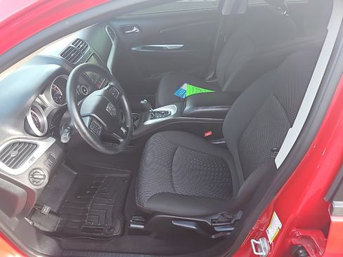 Used 2019 Dodge Journey SE image 15