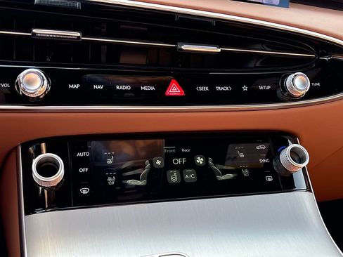 New 2026 Genesis GV70 2.5T Advanced image 18