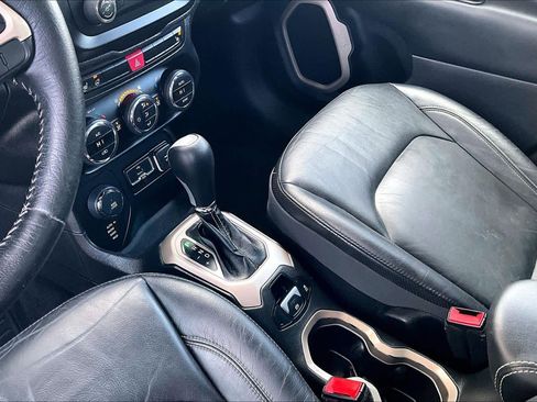 Used 2016 Jeep Renegade Limited image 16