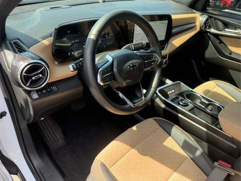 Used 2026 Chevrolet Equinox ACTIV w/ Convenience Package III AWD/4WD image 17