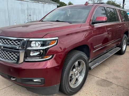 Used 2018 Chevrolet Suburban LT w/ LT Signature Package AWD/4WD image 6