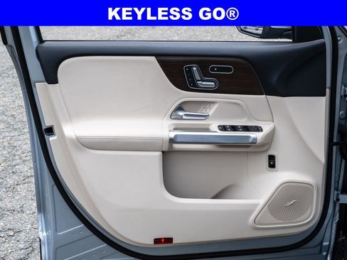 Used 2026 Mercedes-Benz GLB 250 4MATIC w/ Exclusive Package image 12