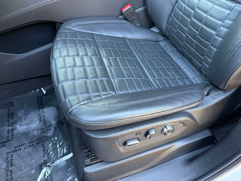 Used 2024 Cadillac Escalade Sport Platinum w/ LPO, ONYX Package AWD/4WD image 3