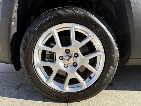 Used 2023 Jeep Renegade Latitude w/ Premium Group image 8