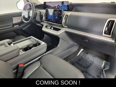 Used 2025 Ford Expedition Active image 19