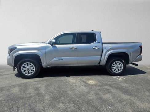 Used 2025 Toyota Tacoma SR5 AWD/4WD image 6