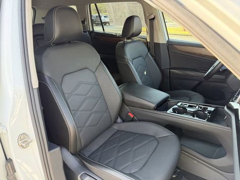Used 2025 Volkswagen Atlas SE image 37