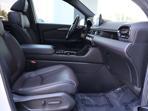 Used 2025 Honda Pilot Black Edition image 34