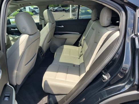 Used 2023 Cadillac XT4 Luxury w/ Cold Weather Package FWD image 14
